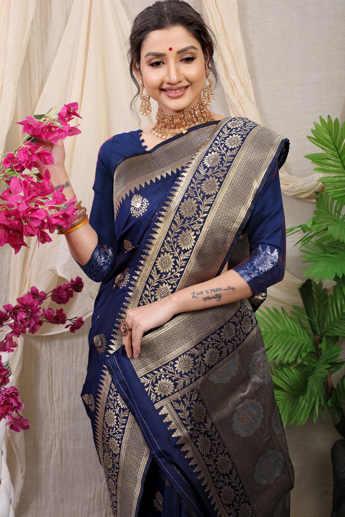 Devastating Navy Blue Kanjivaram Silk With Effervescent Blouse Piece