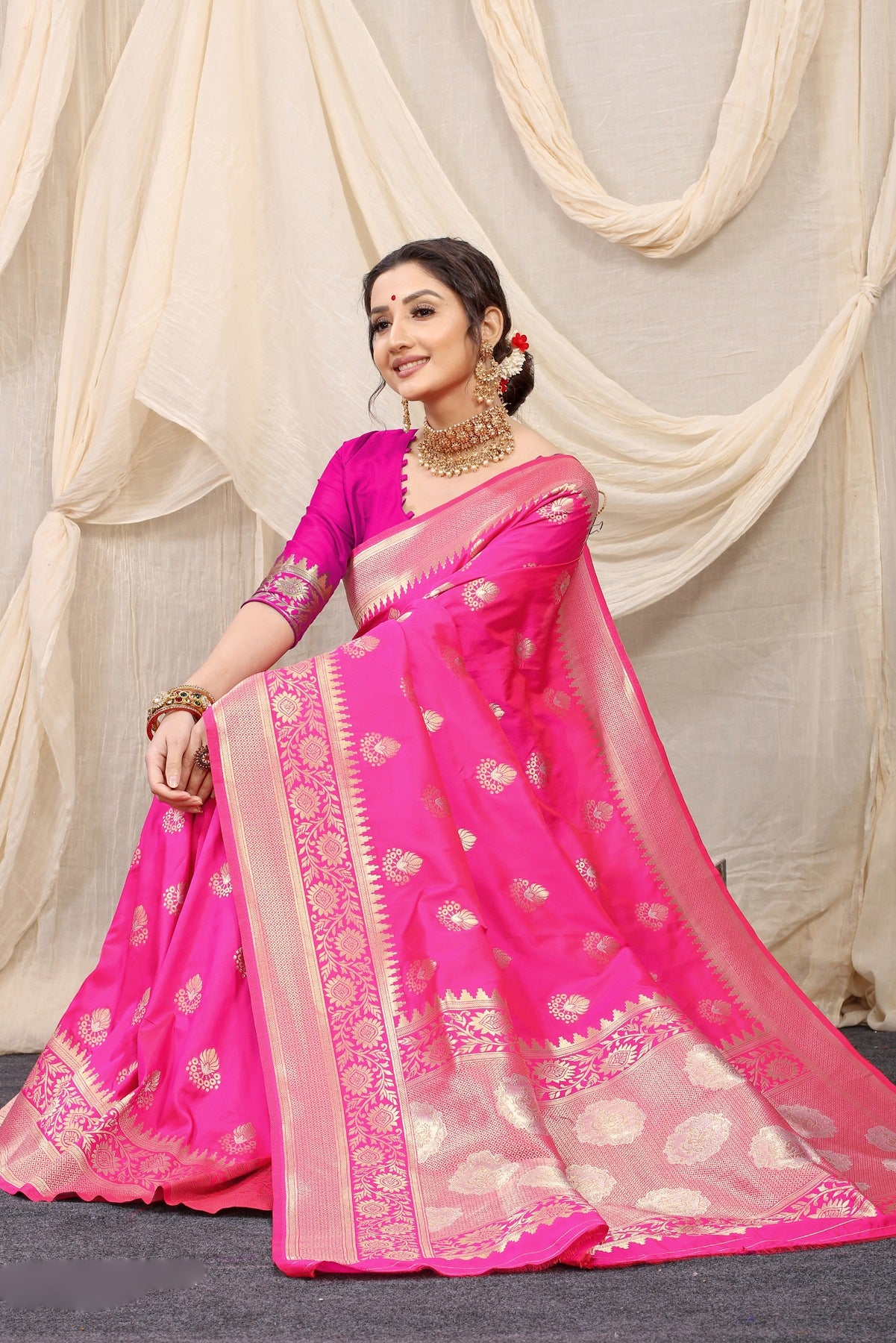 Engaging Pink Kanjivaram Silk With Effervescent Blouse Piece