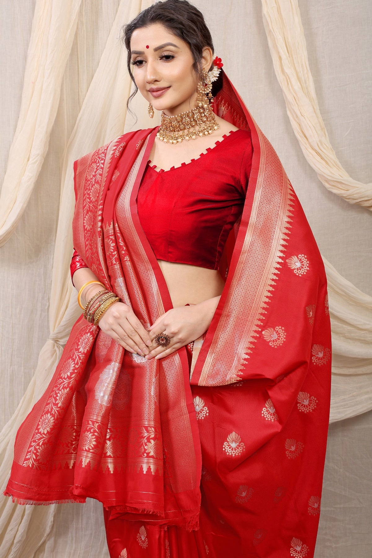 Magnetic Red Kanjivaram Silk With Effervescent Blouse Piece