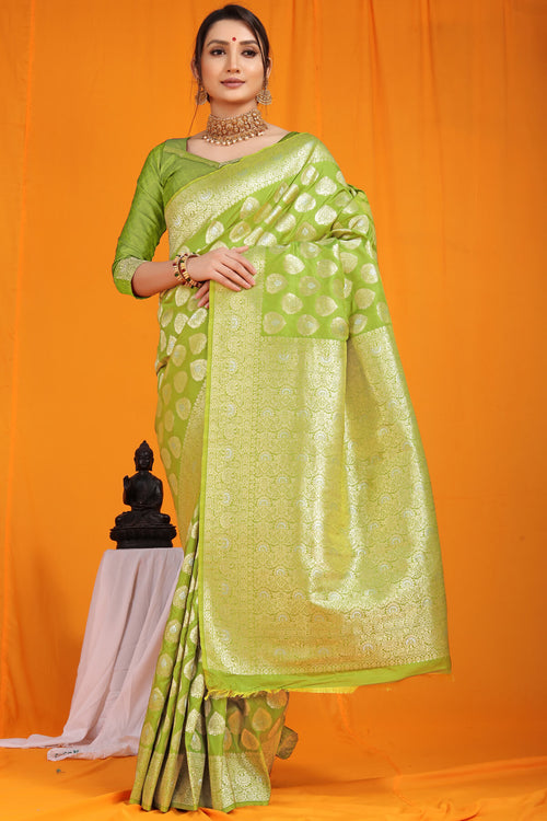 Load image into Gallery viewer, Staring Green Banarasi Silk Saree With Divine Blouse Piece
