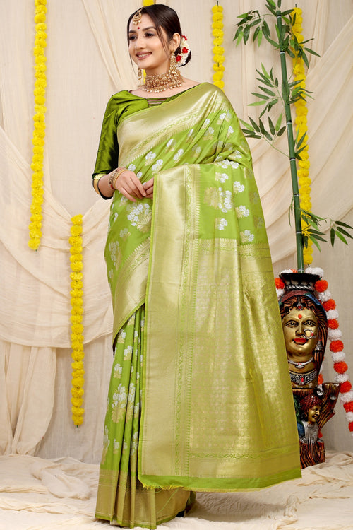 Load image into Gallery viewer, Improbable Green Kanjivaram Silk With Seraglio Blouse Piece
