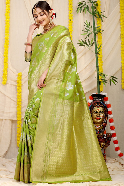 Load image into Gallery viewer, Improbable Green Kanjivaram Silk With Seraglio Blouse Piece
