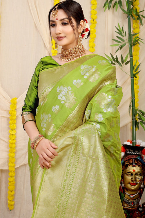 Load image into Gallery viewer, Improbable Green Kanjivaram Silk With Seraglio Blouse Piece
