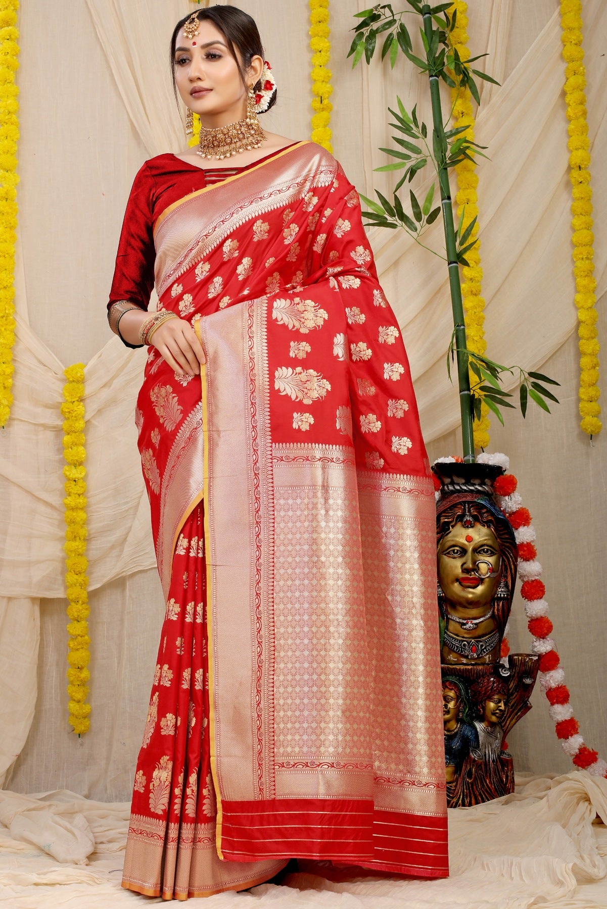 Snappy Red Kanjivaram Silk With Seraglio Blouse Piece