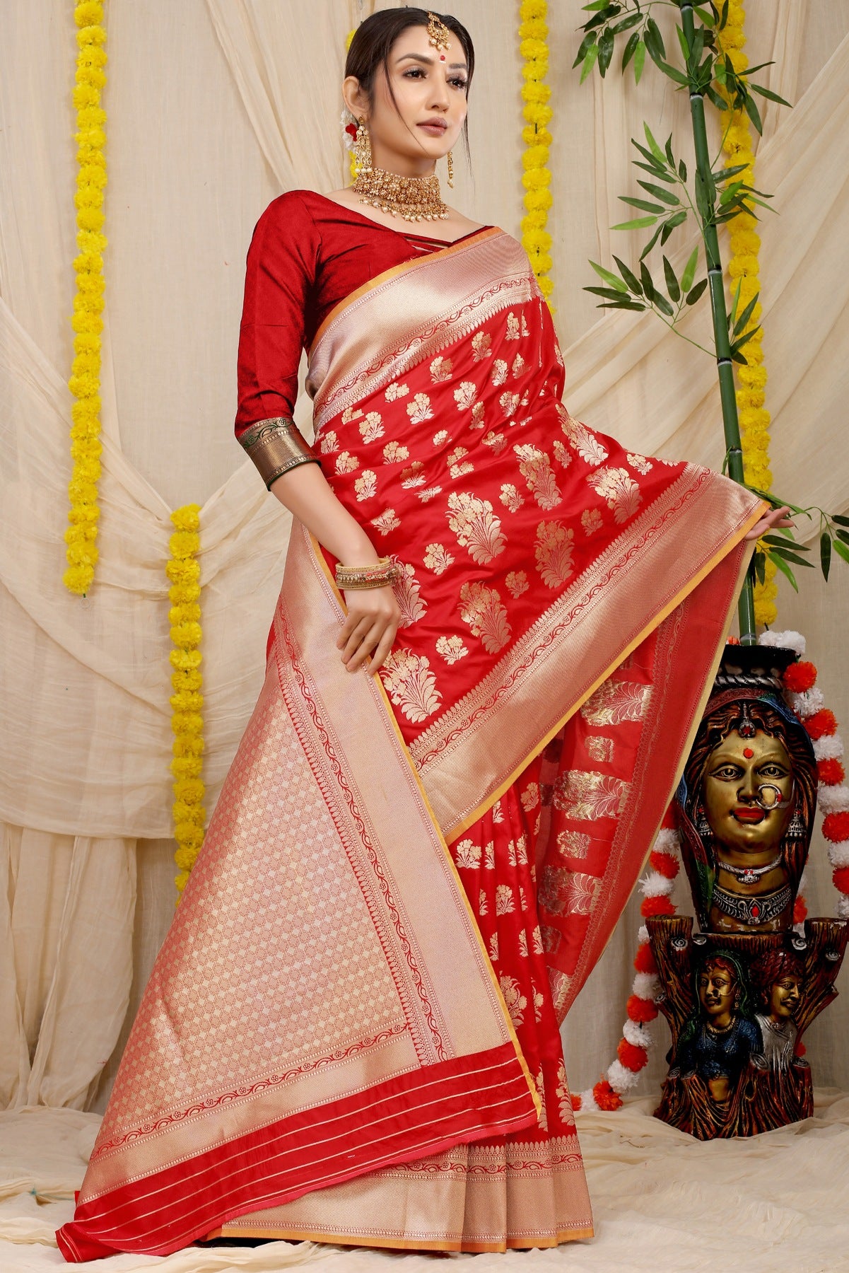 Snappy Red Kanjivaram Silk With Seraglio Blouse Piece