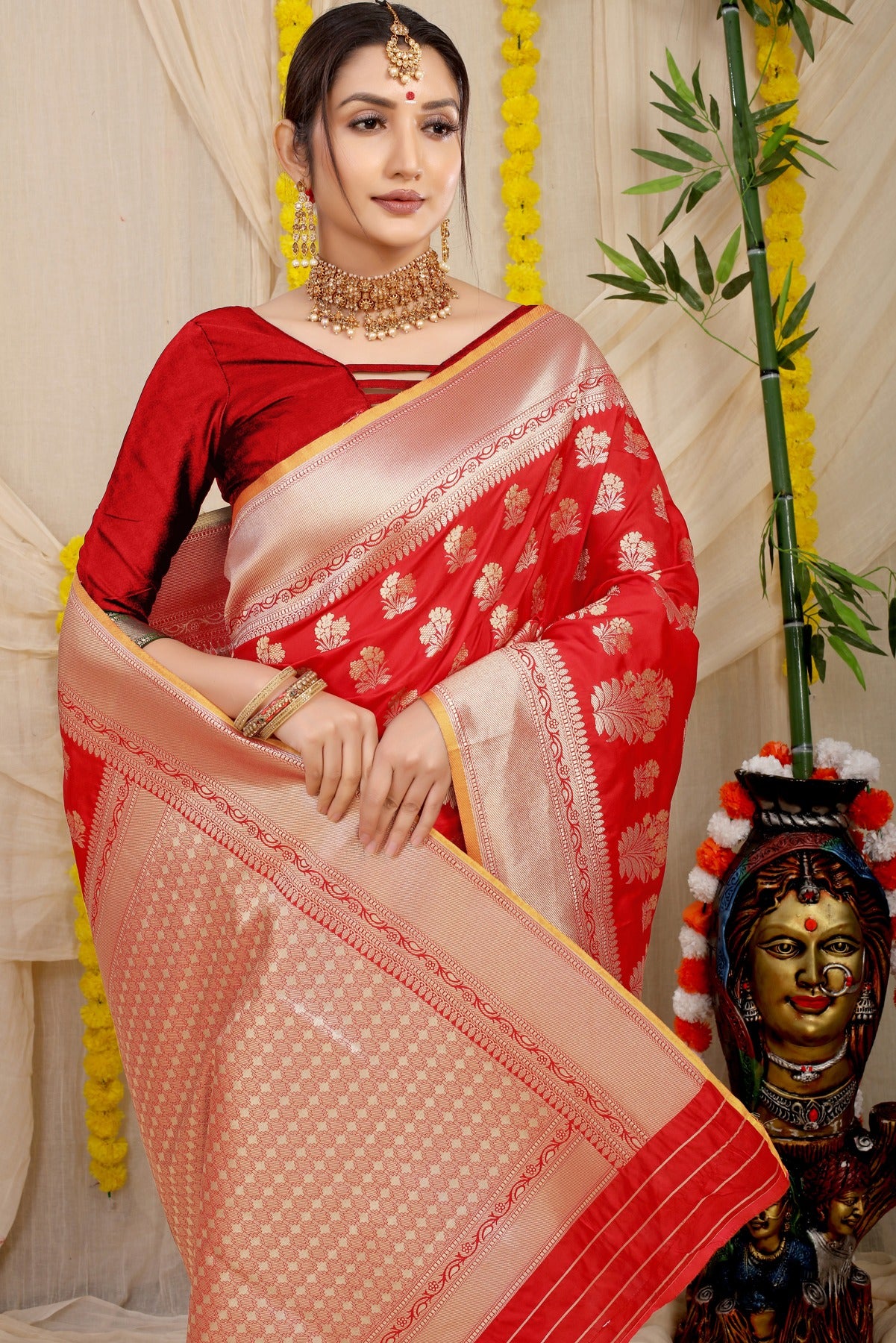 Snappy Red Kanjivaram Silk With Seraglio Blouse Piece