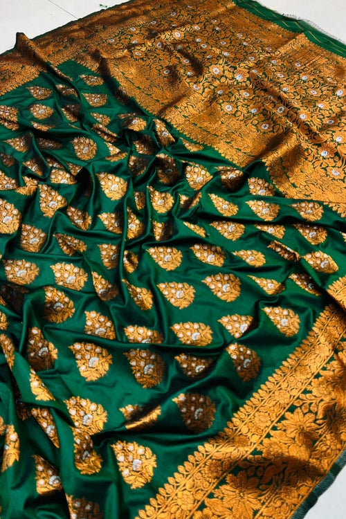 Load image into Gallery viewer, Incredible Dark Green Soft Banarasi Silk Saree With Splendorous Blouse Piece
