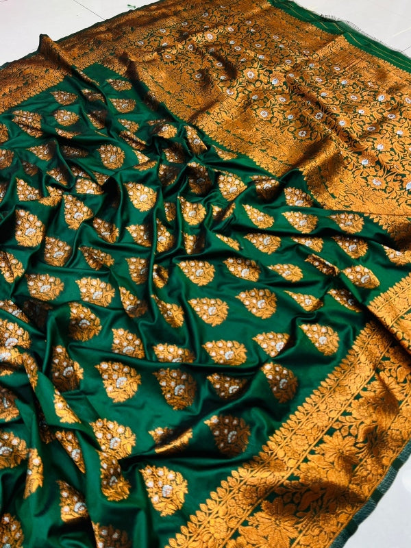 Incredible Dark Green Soft Banarasi Silk Saree With Splendorous Blouse Piece