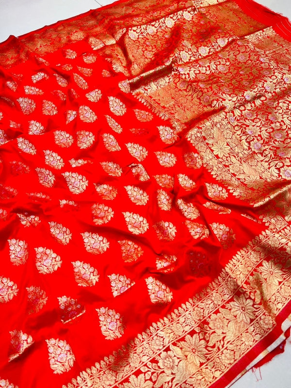 Delectable Red Soft Banarasi Silk Saree With Splendorous Blouse Piece