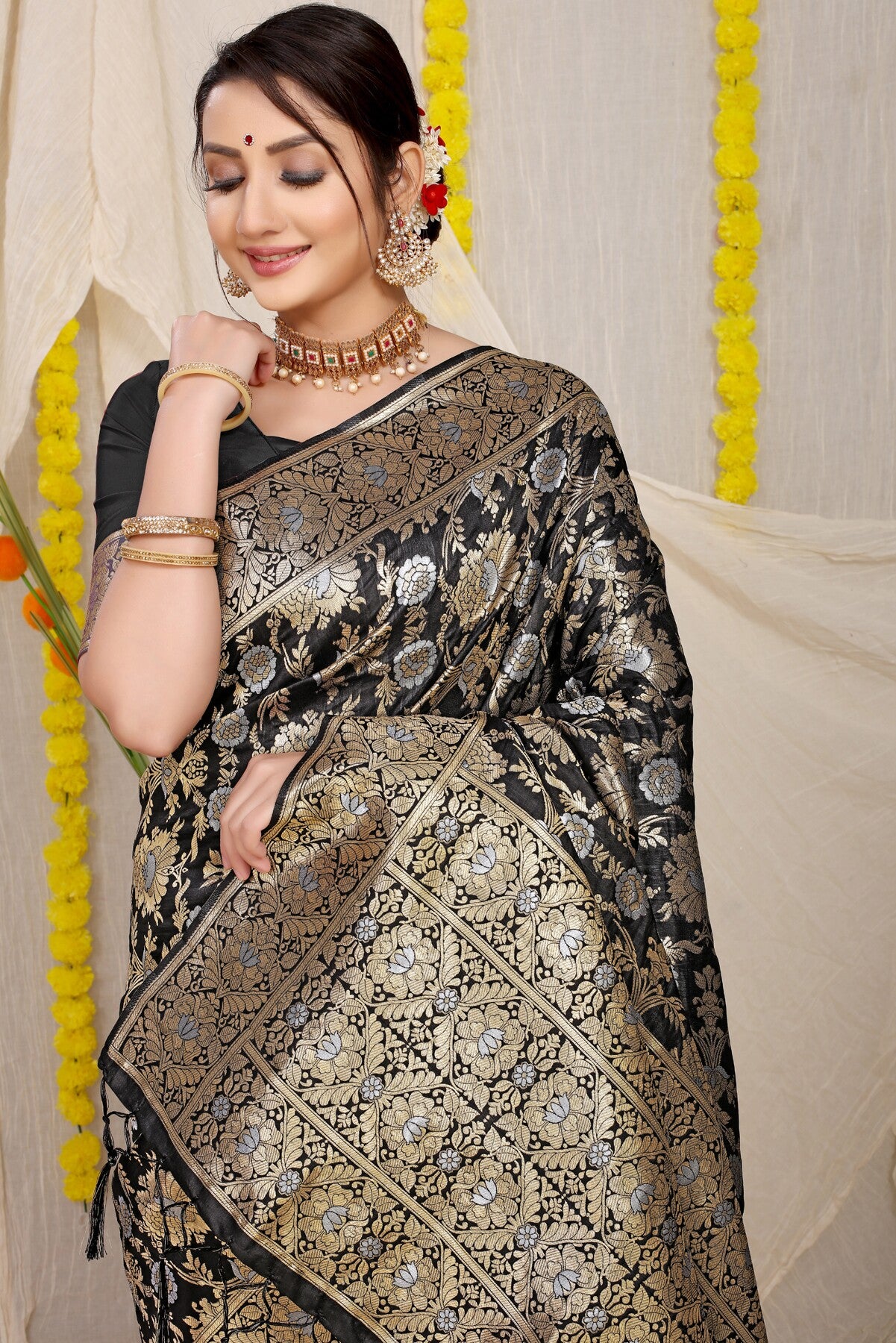 Gleaming Black Banarasi Silk Saree With Fairytale Blouse Piece