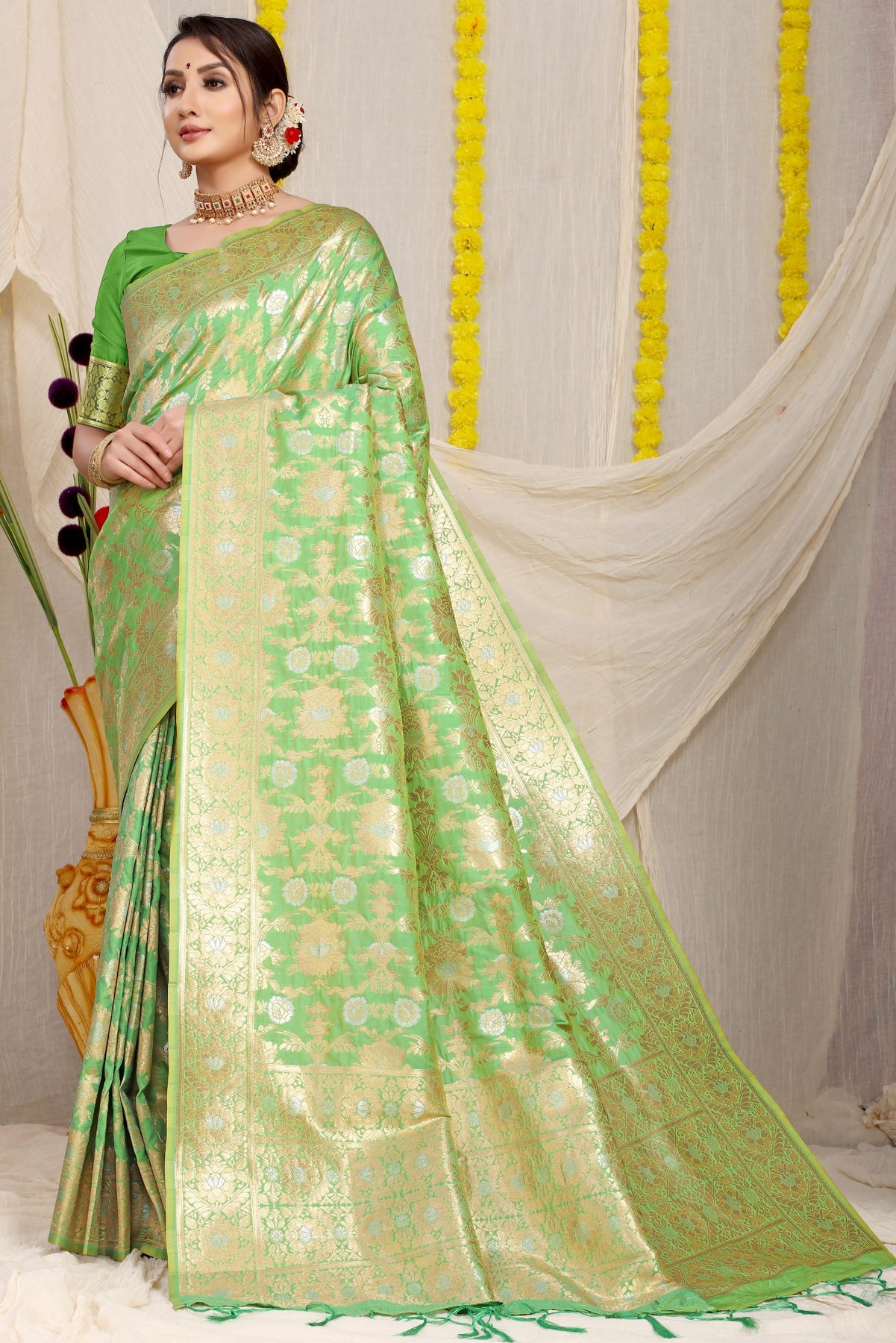 Sensational Green Banarasi Silk Saree With Fairytale Blouse Piece