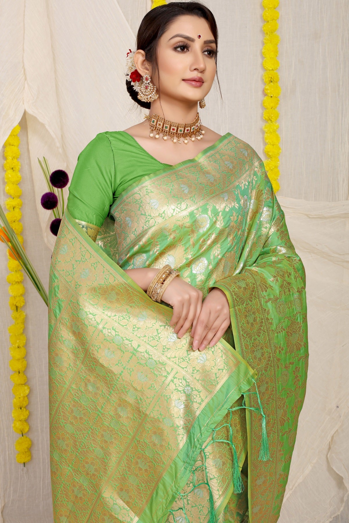 Sensational Green Banarasi Silk Saree With Fairytale Blouse Piece