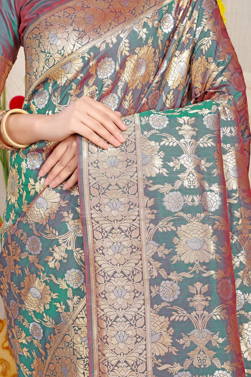 Load image into Gallery viewer, Dazzling Rama Banarasi Silk Saree With Fairytale Blouse Piece
