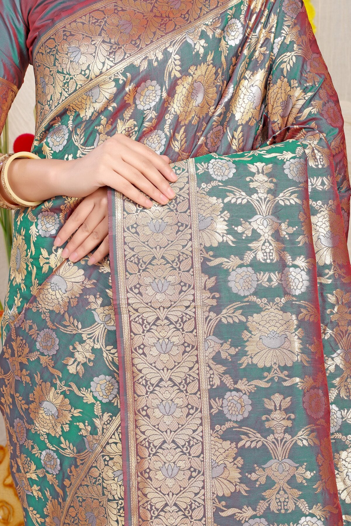 Dazzling Rama Banarasi Silk Saree With Fairytale Blouse Piece