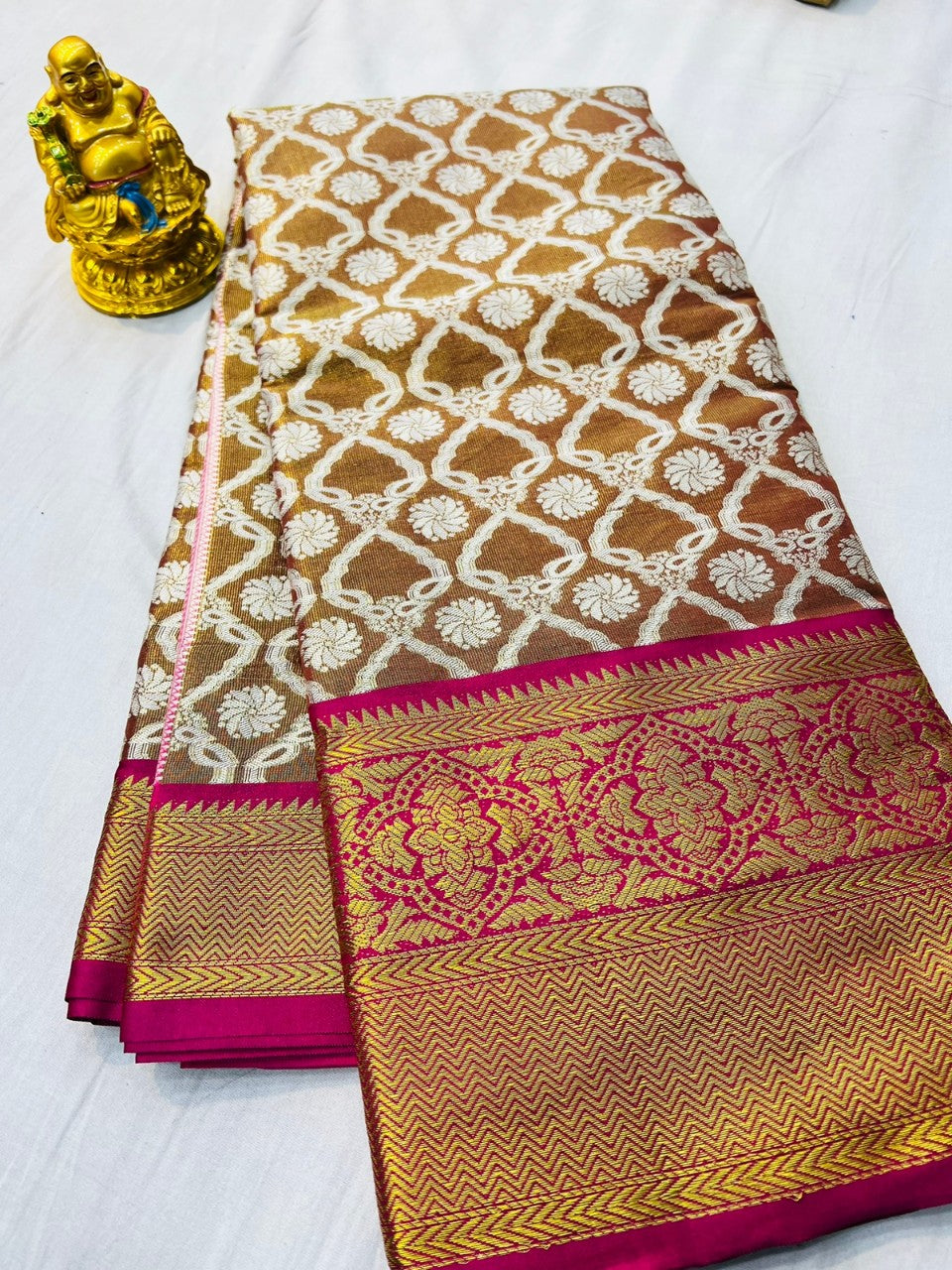 Adorning Brown Kanjivaram Silk With Effervescent Blouse Piece