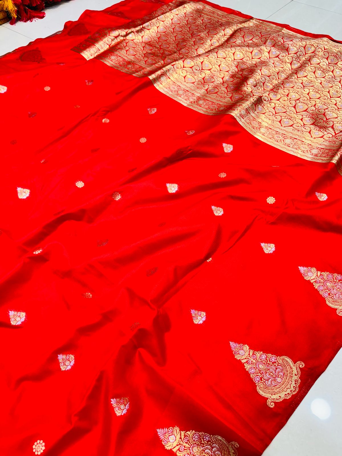 Evanescent Red Soft Banarasi Silk Saree With Ebullience Blouse Piece