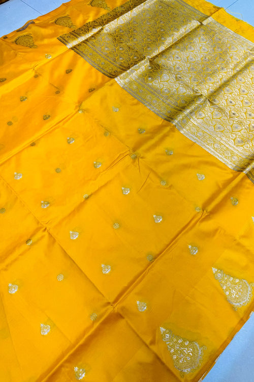 Load image into Gallery viewer, Conflate Yellow Soft Banarasi Silk Saree With Comely Blouse Piece
