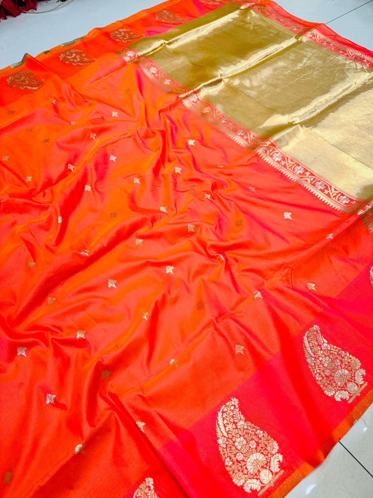 Unique Peach Soft Banarasi Silk Saree With Gratifying Blouse Piece