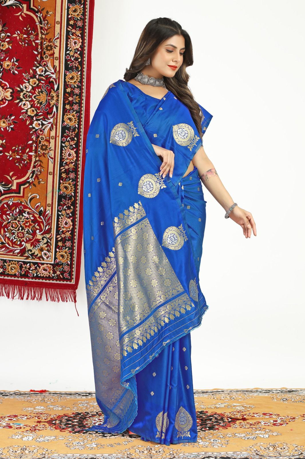 Flaunt Blue Banarasi Silk Saree With Sizzling Blouse Piece