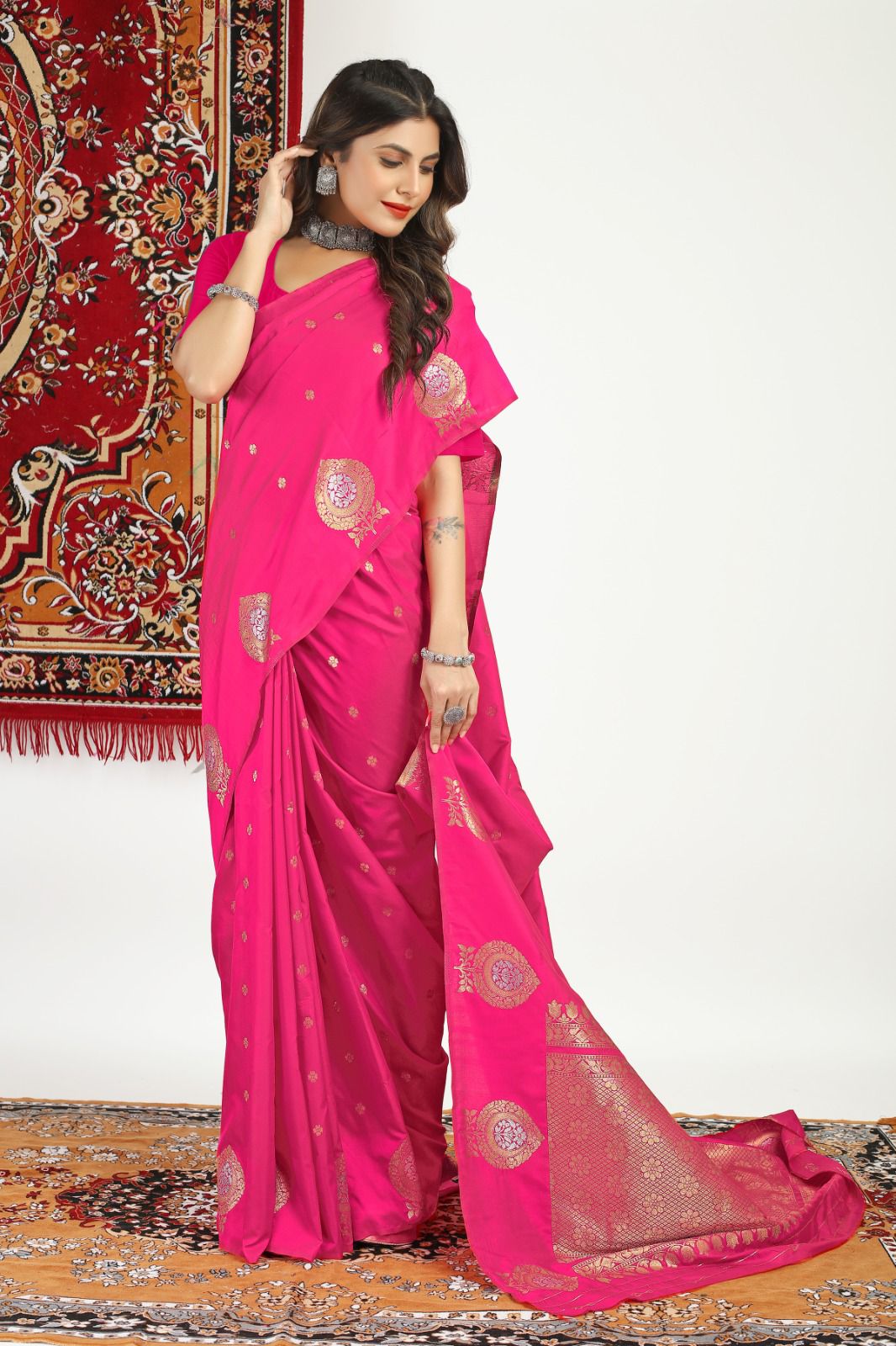 Wonderful Dark Pink Banarasi Silk Saree With Mesmerising Blouse Piece