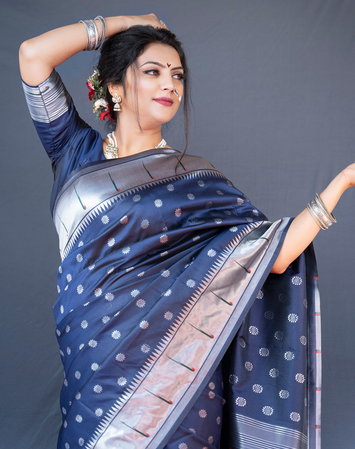 Classy Navy Blue Paithani Silk Saree With Magnetic Blouse Piece