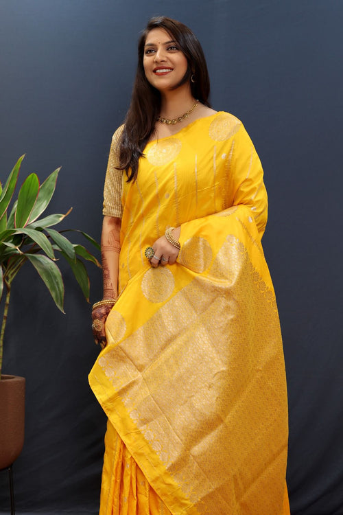 Load image into Gallery viewer, Gratifying Yellow Soft Banarasi Silk Saree With Felicitous Blouse Piece
