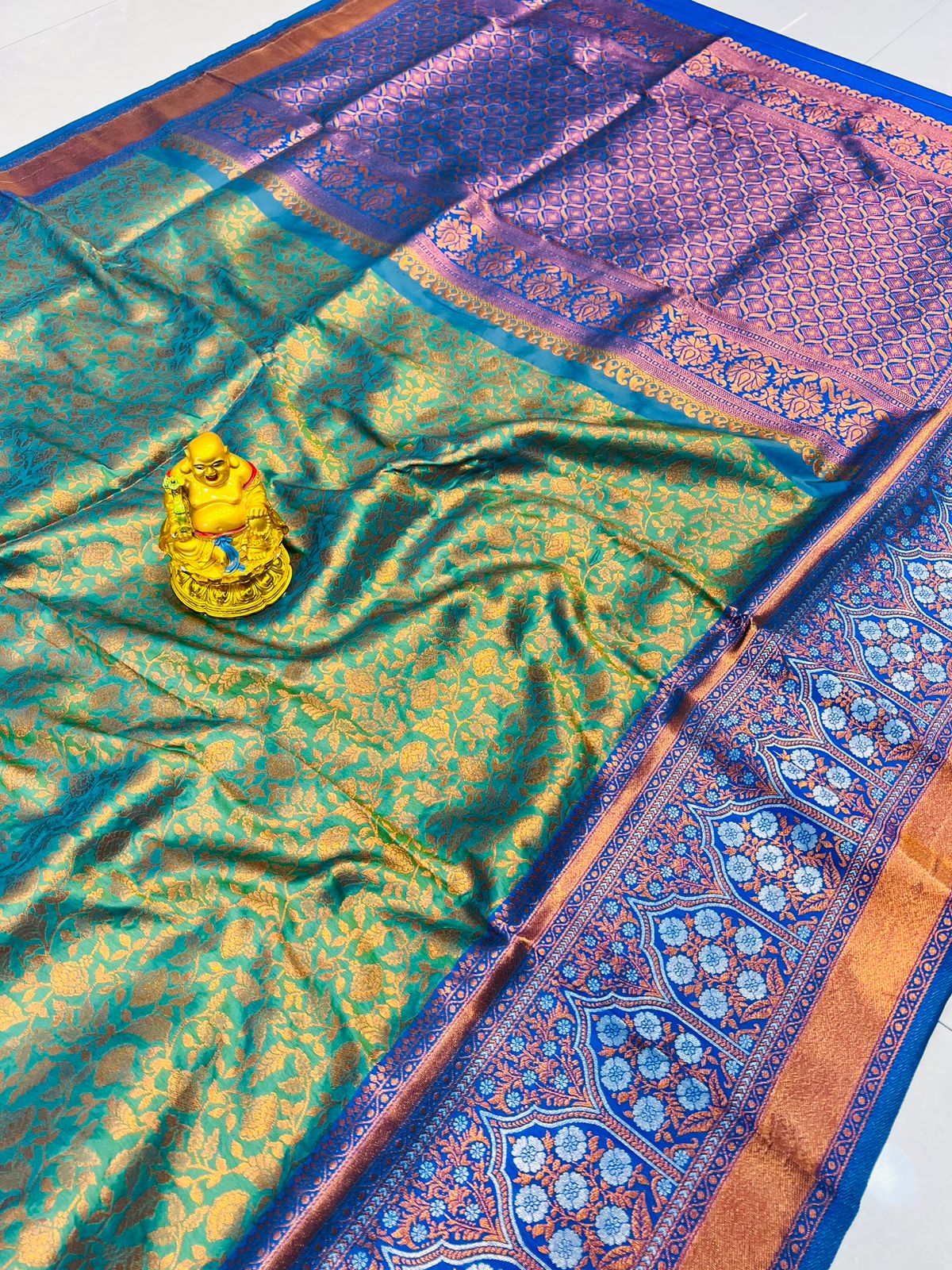 Diaphanous Sea Green Kanjivaram Silk Saree With Scintilla Blouse Piece