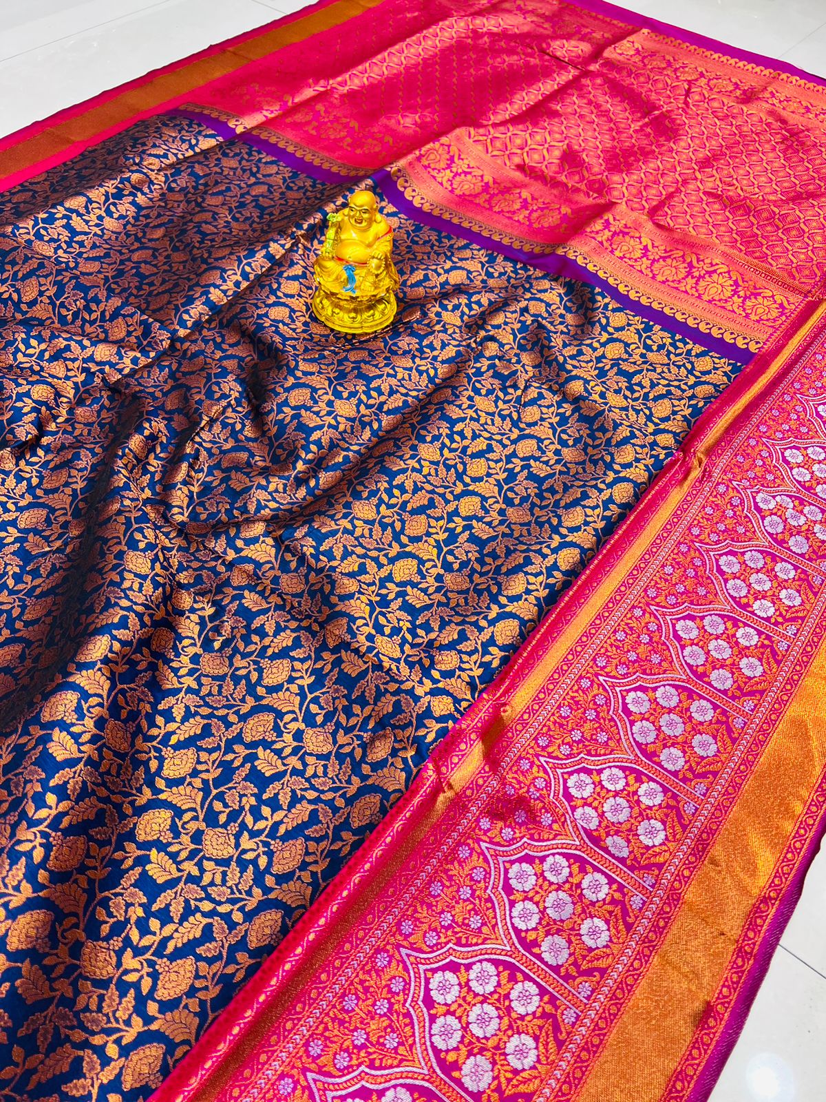 Scrumptious Navy Blue Kanjivaram Silk Saree With Fragrant Blouse Piece