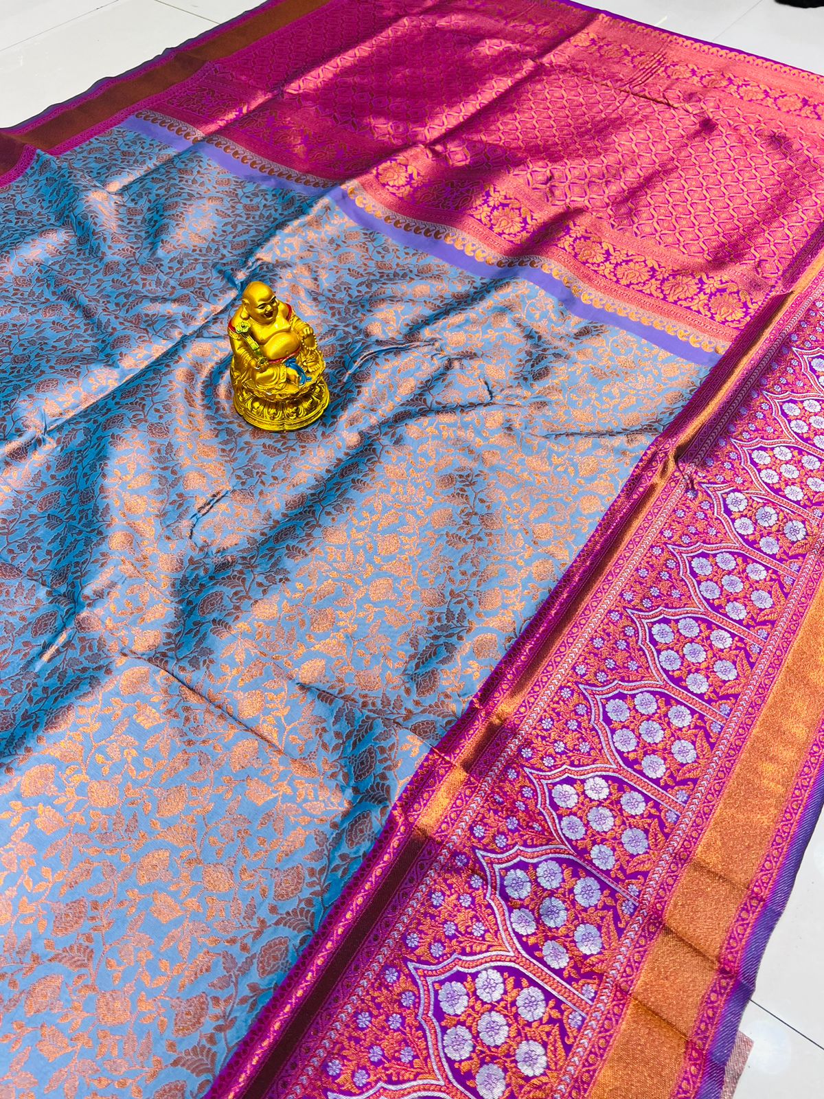 Luxuriant Sky Kanjivaram Silk Saree With Gratifying Blouse Piece