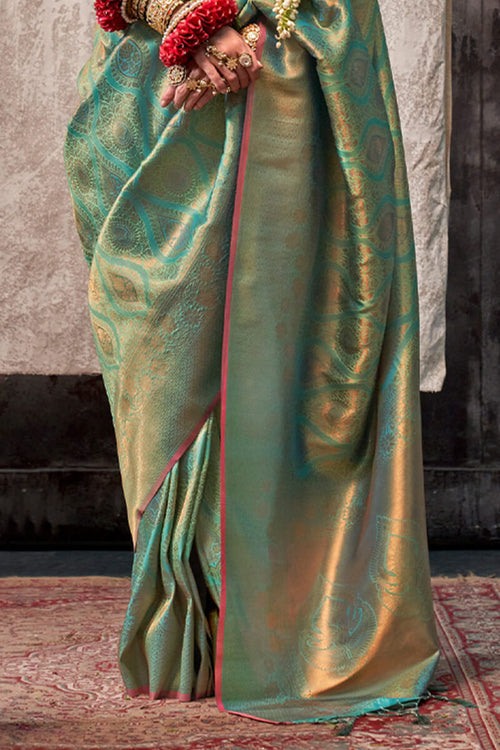 Load image into Gallery viewer, Splendorous Green Kanjivaram Silk Saree With Resplendent Blouse Piece
