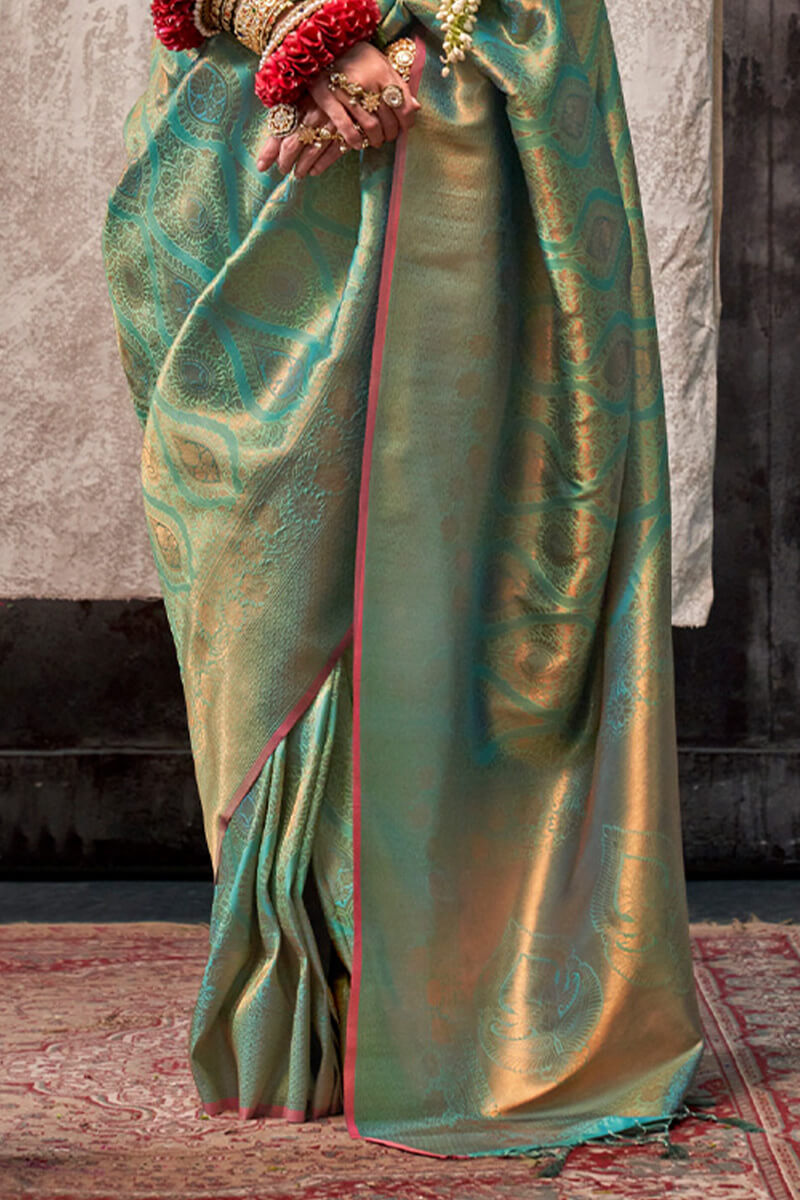 Splendorous Green Kanjivaram Silk Saree With Resplendent Blouse Piece