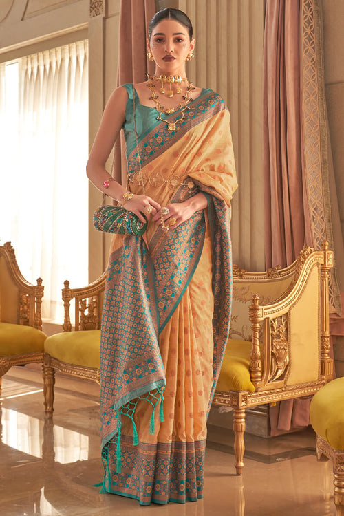 Load image into Gallery viewer, Sizzling Peach Soft Banarasi Silk Saree With Attractive Blouse Piece
