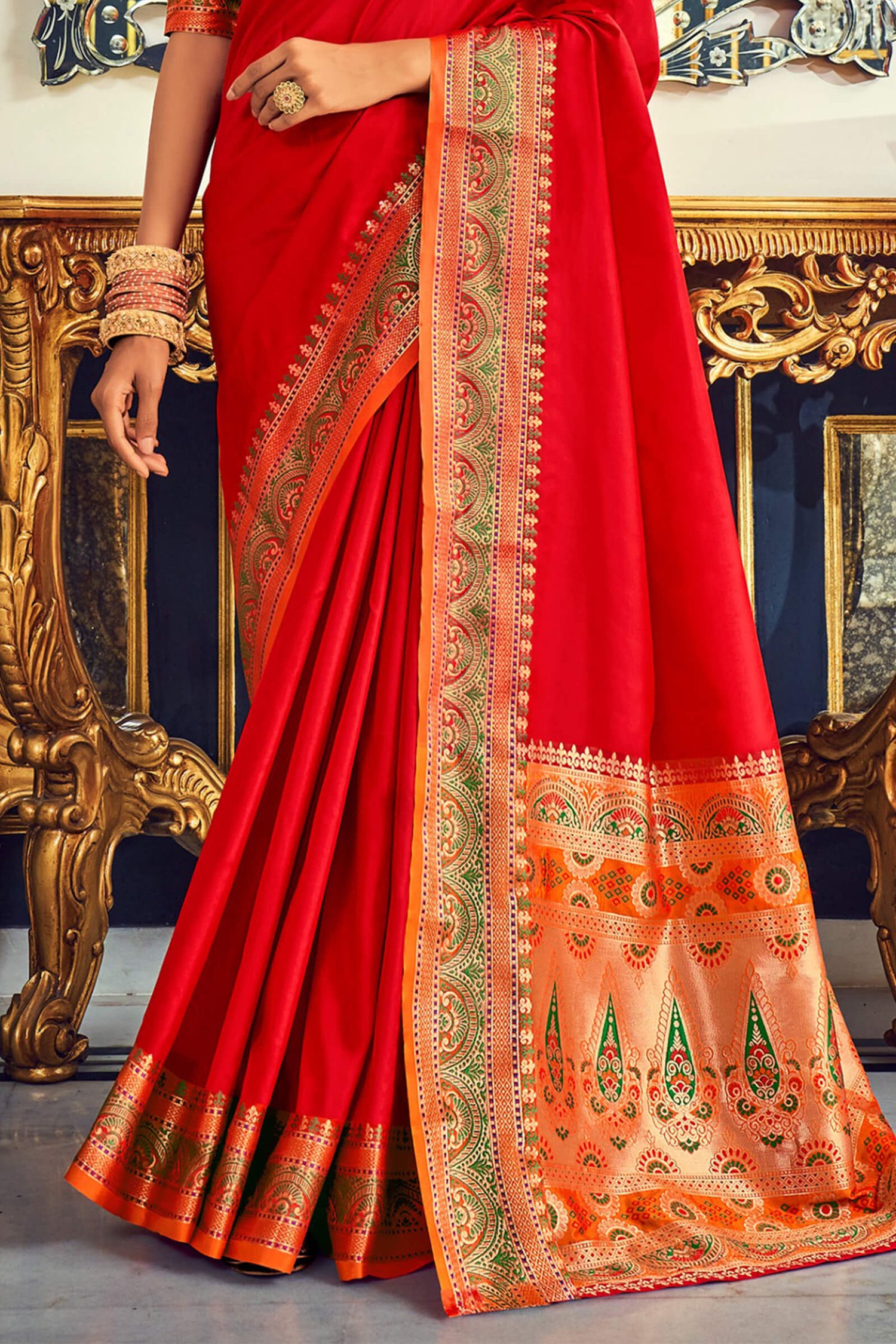 Fragrant Red Paithani Silk Saree With Gratifying Blouse Piece