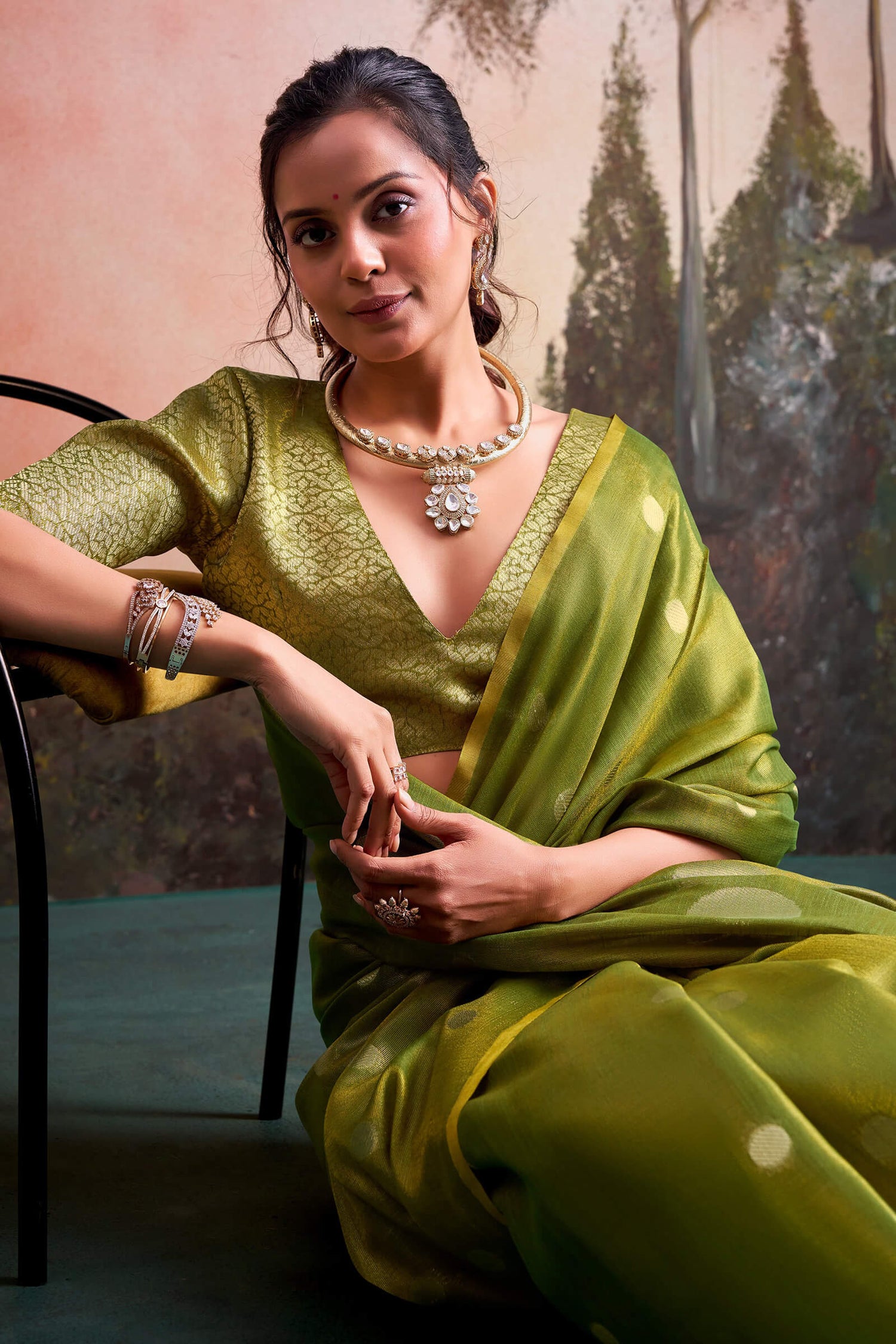 Posh Green Banarasi Tissue Silk Saree With Imbrication Blouse Piece