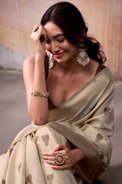 Confounding Beige Cotton Silk Saree With Opulent Blouse Piece