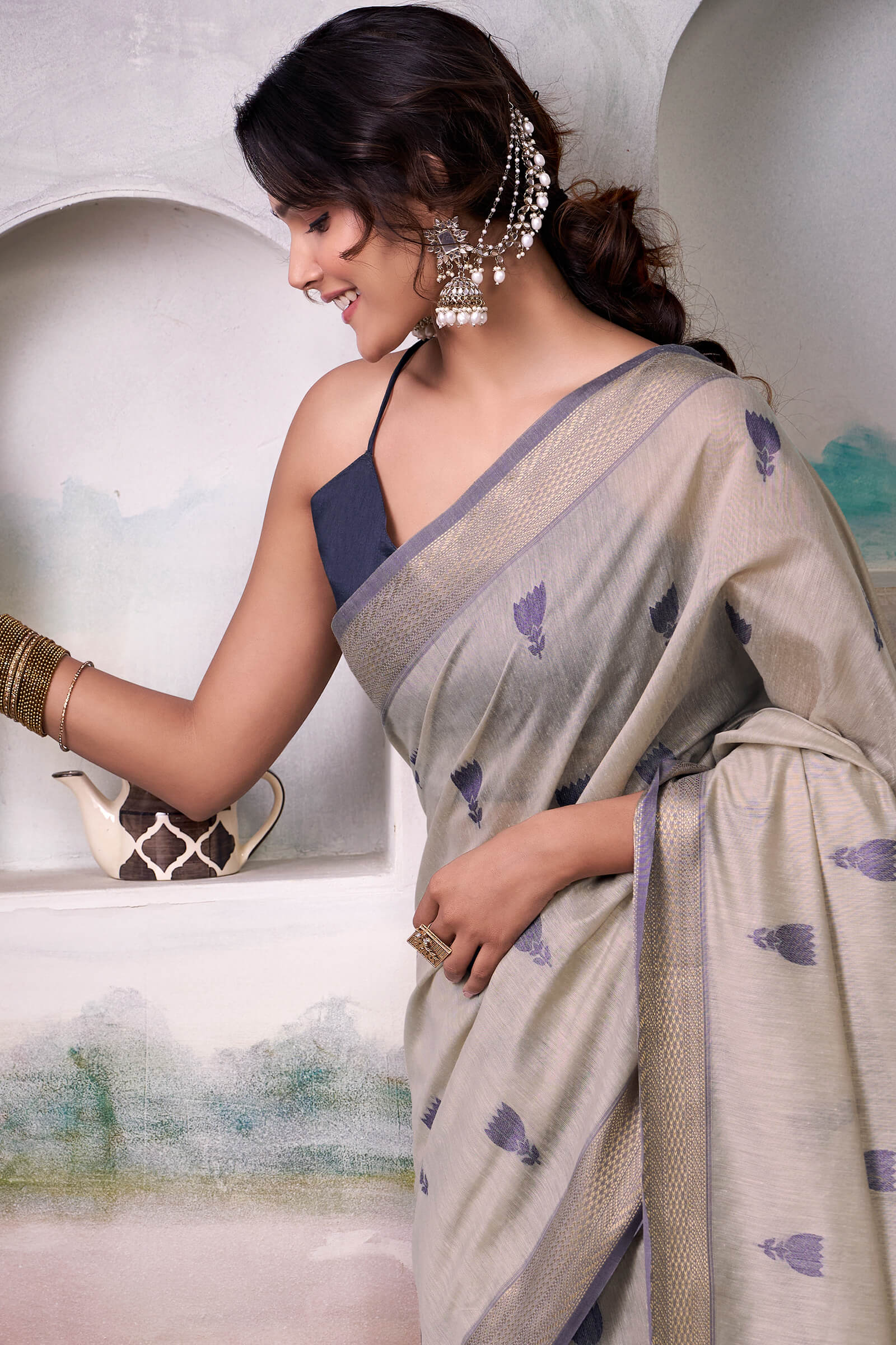 Elaborate Grey Cotton Silk Saree With Quixotic Blouse Piece