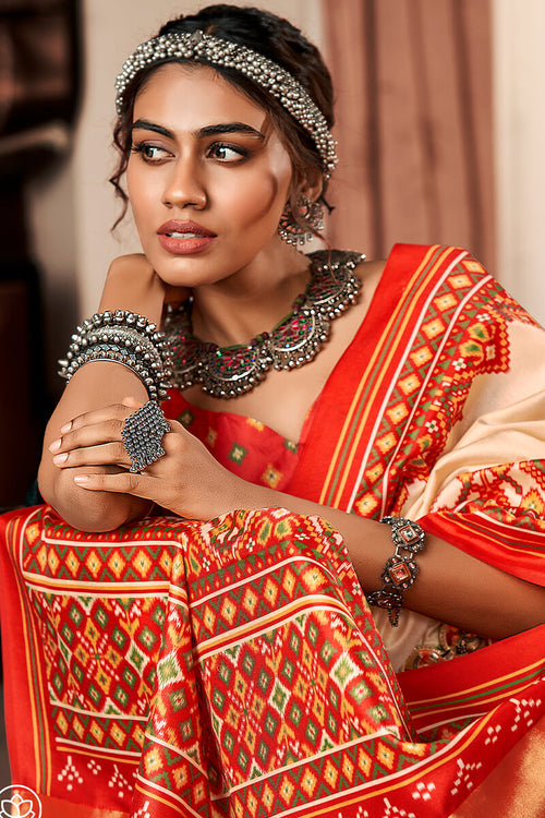 Load image into Gallery viewer, Divine Beige Patola Silk Saree with Conflate Blouse Piece
