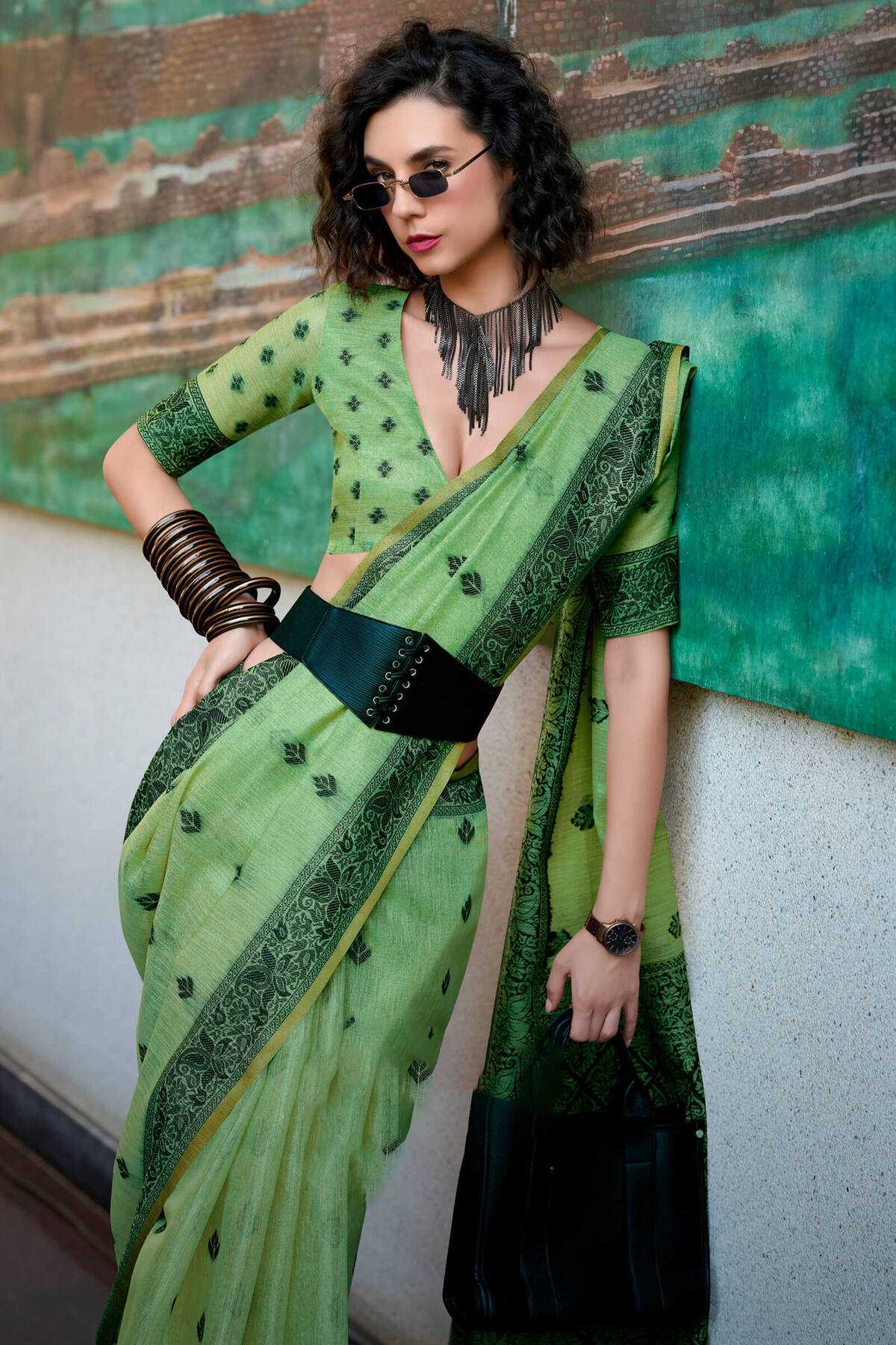 Bewitching Green Cotton Silk Saree With Devastating Blouse Piece