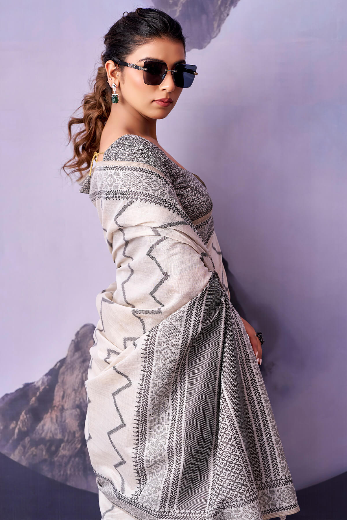 Ebullience White and Black Cotton Silk Saree With Scrupulous Blouse Piece