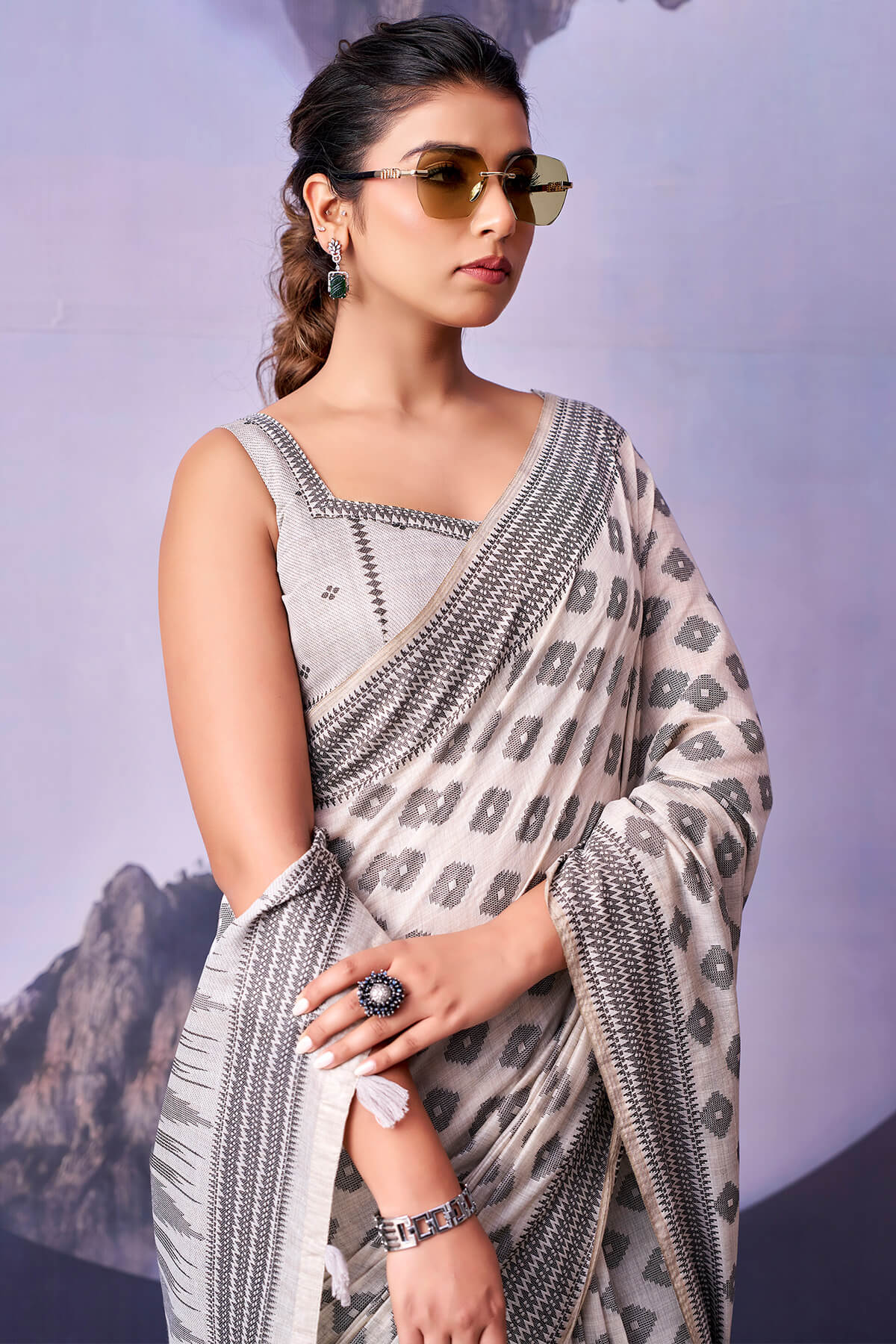 Designer White and Black Cotton Silk Saree With Charismatic Blouse Piece