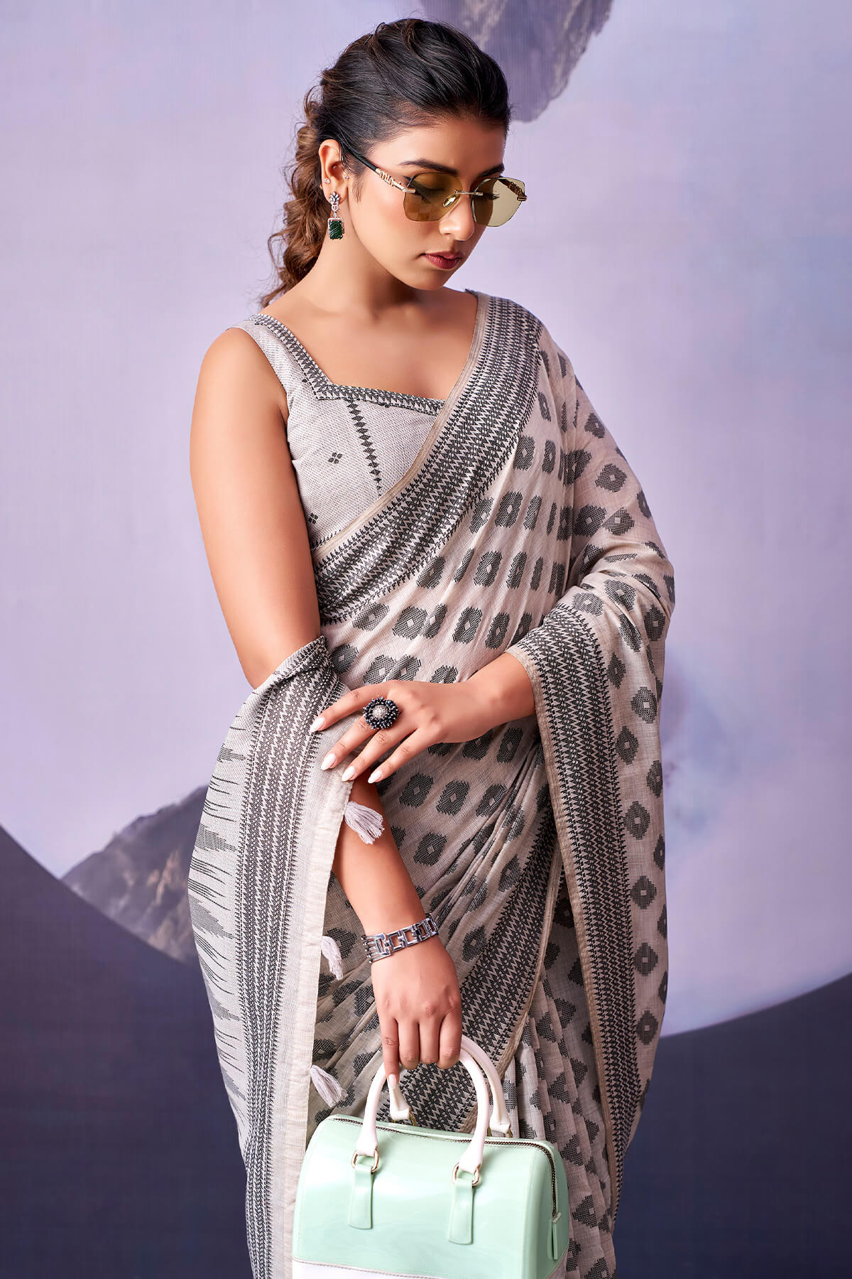 Designer White and Black Cotton Silk Saree With Charismatic Blouse Piece