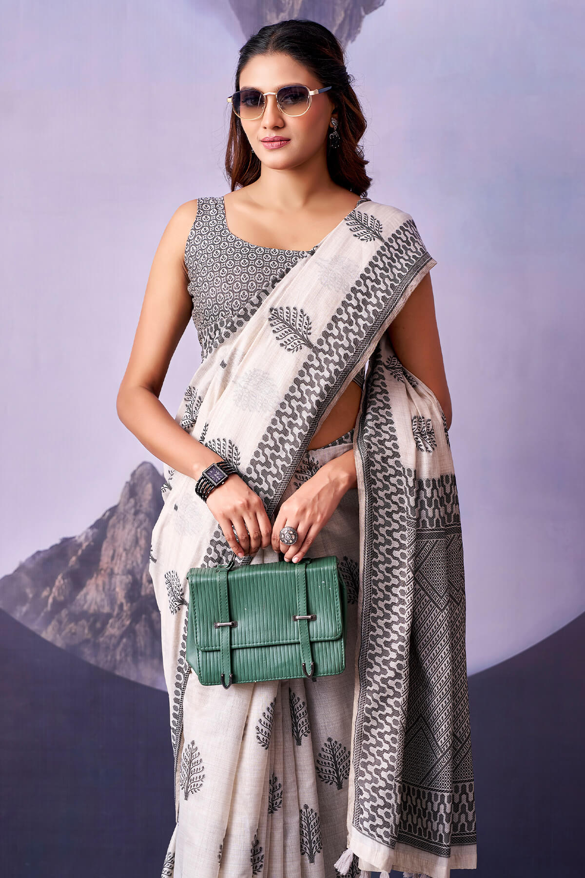 Captivating White and Black Cotton Silk Saree With Ravishing Blouse Piece