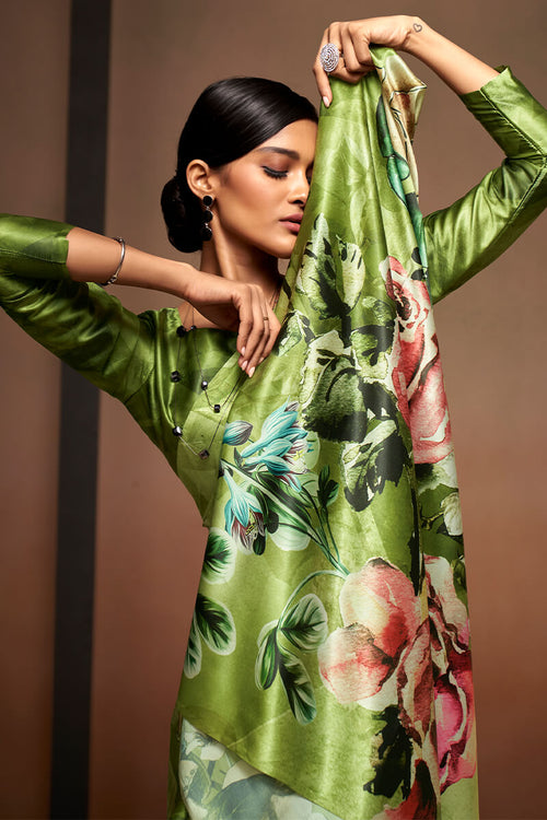 Load image into Gallery viewer, Exquisite Green Digital Printed Satin Silk Saree With Bucolic Blouse Piece
