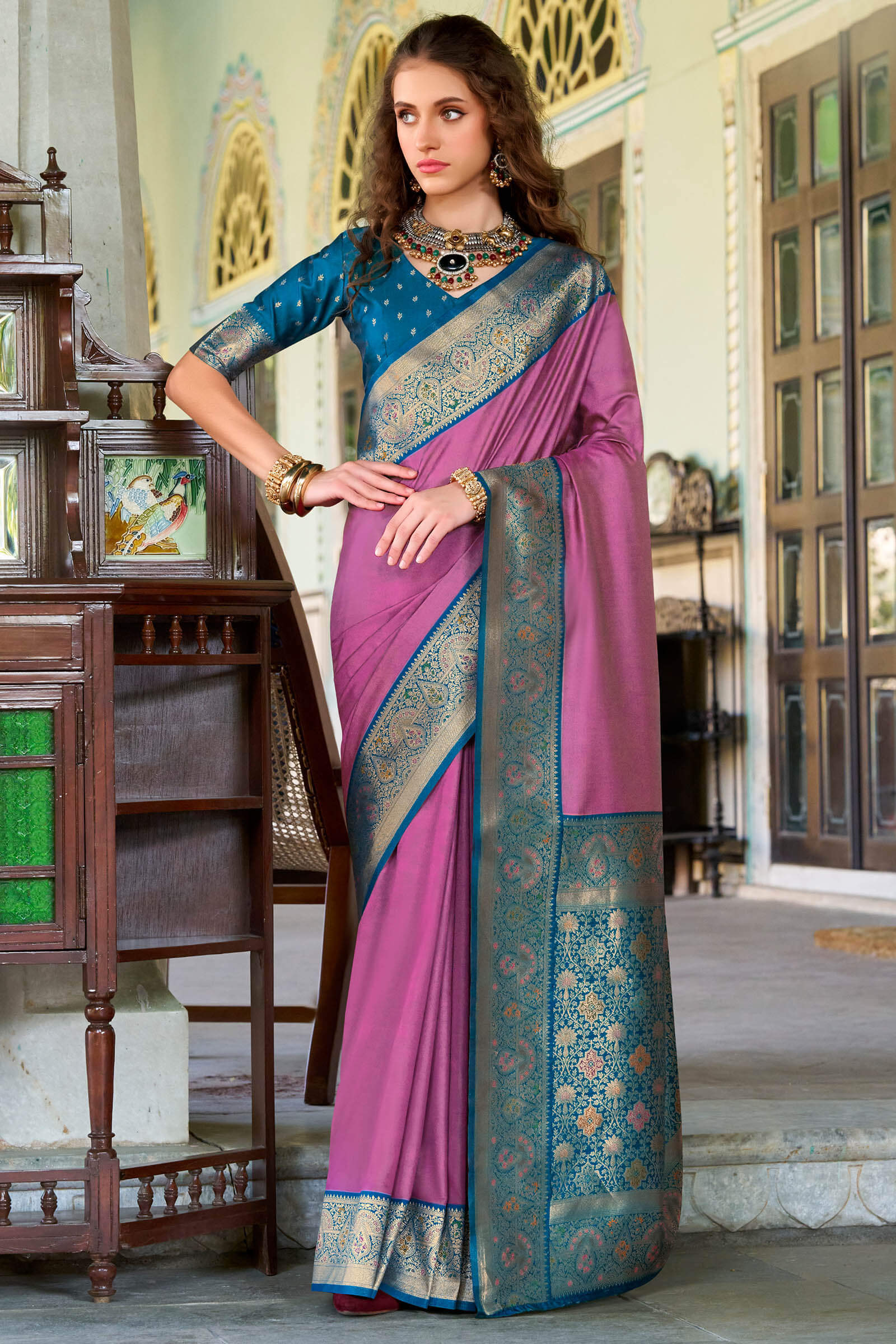 Appealing Lavender Soft Banarasi Silk Saree With Lassitude Blouse Piece