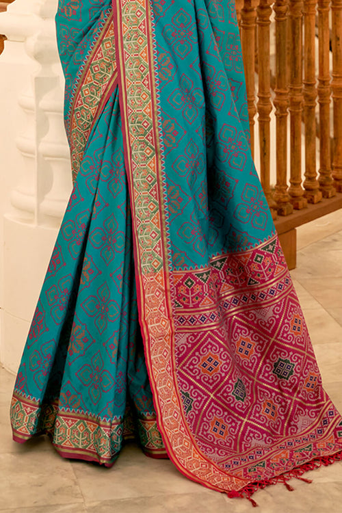 Load image into Gallery viewer, Classy Rama Patola Silk Saree with Skinny Blouse Piece
