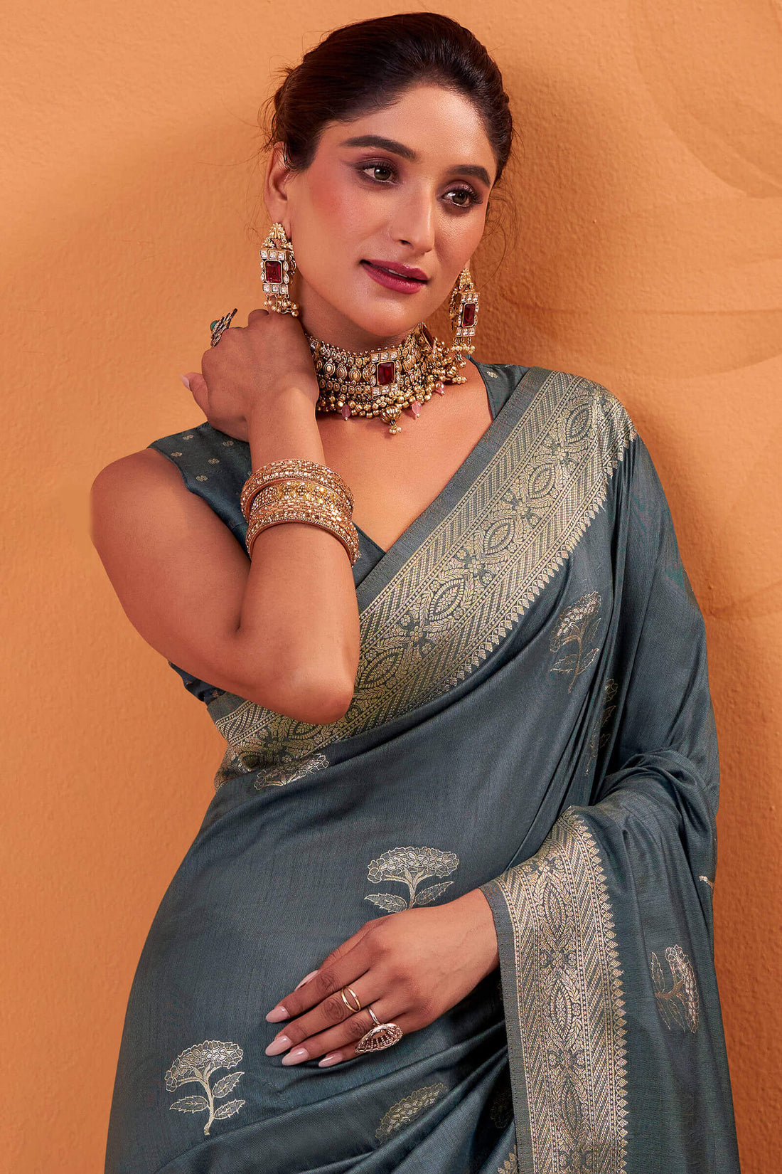 Conflate Grey Banarasi Tussar Silk Saree With Enamoring Blouse Piece