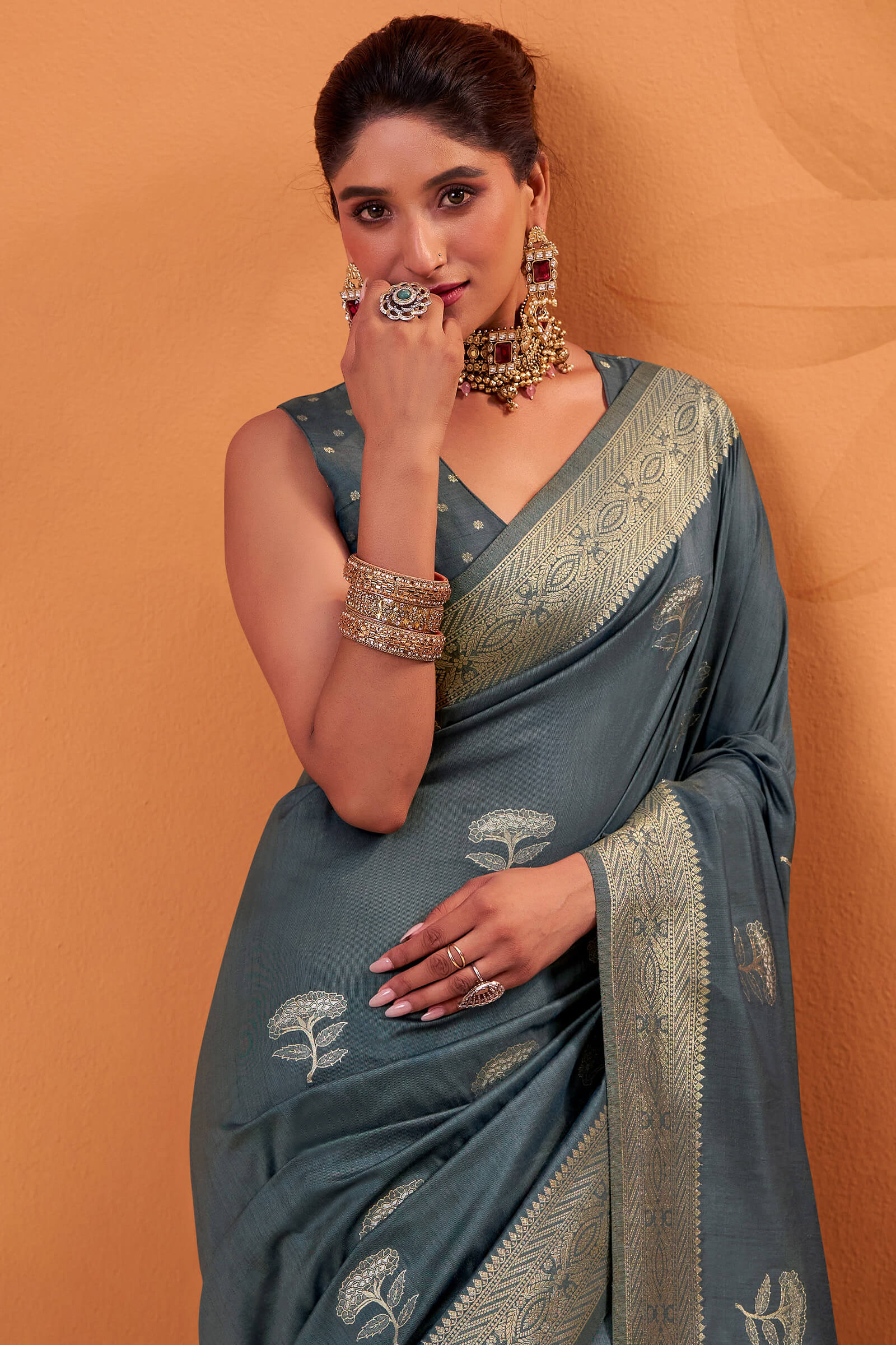 Conflate Grey Banarasi Tussar Silk Saree With Enamoring Blouse Piece