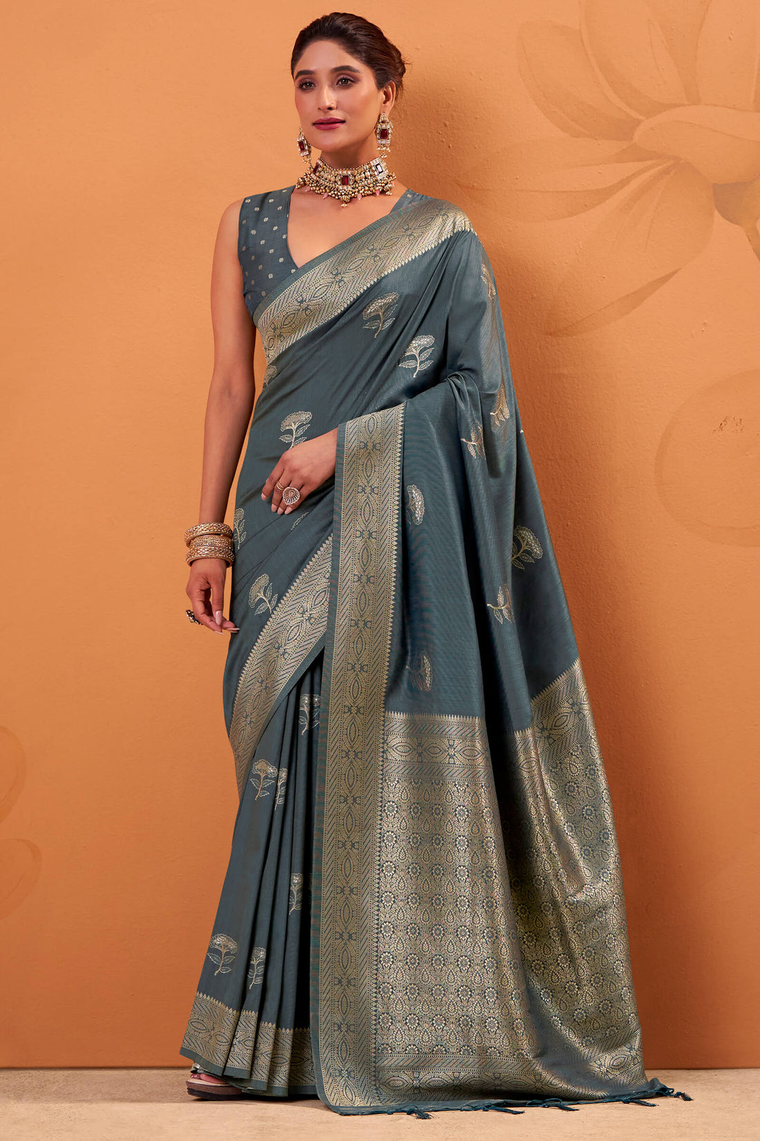 Conflate Grey Banarasi Tussar Silk Saree With Enamoring Blouse Piece