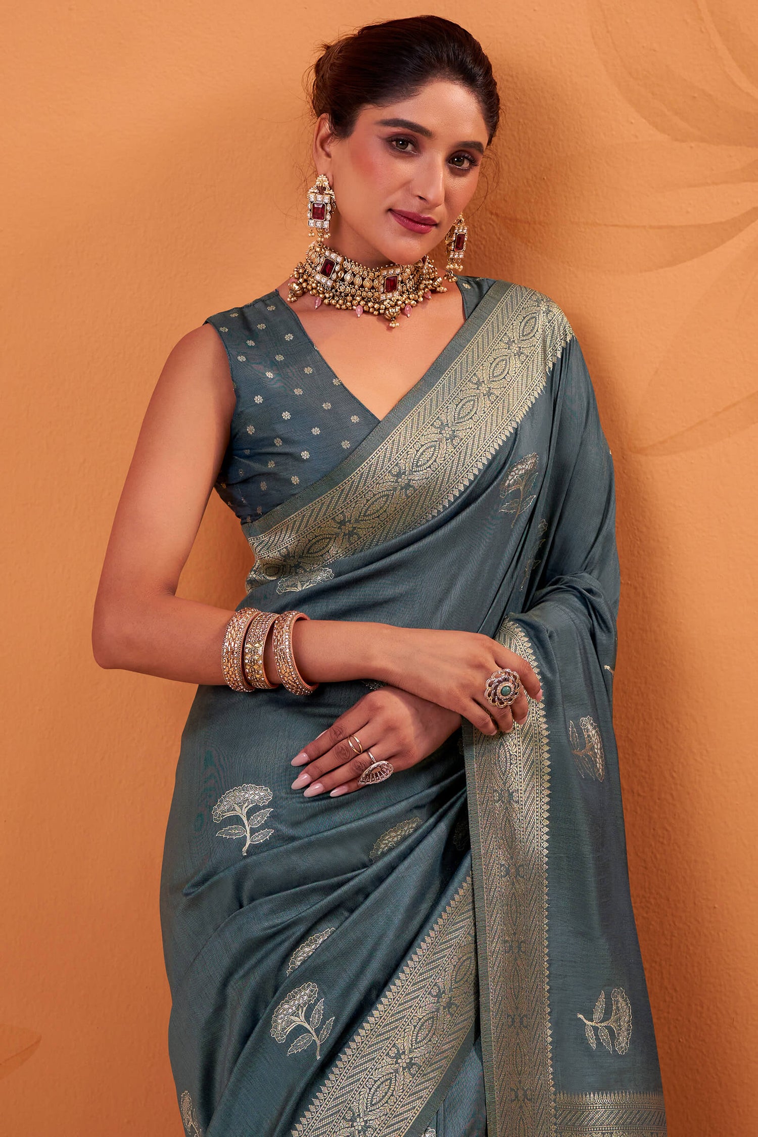 Conflate Grey Banarasi Tussar Silk Saree With Enamoring Blouse Piece
