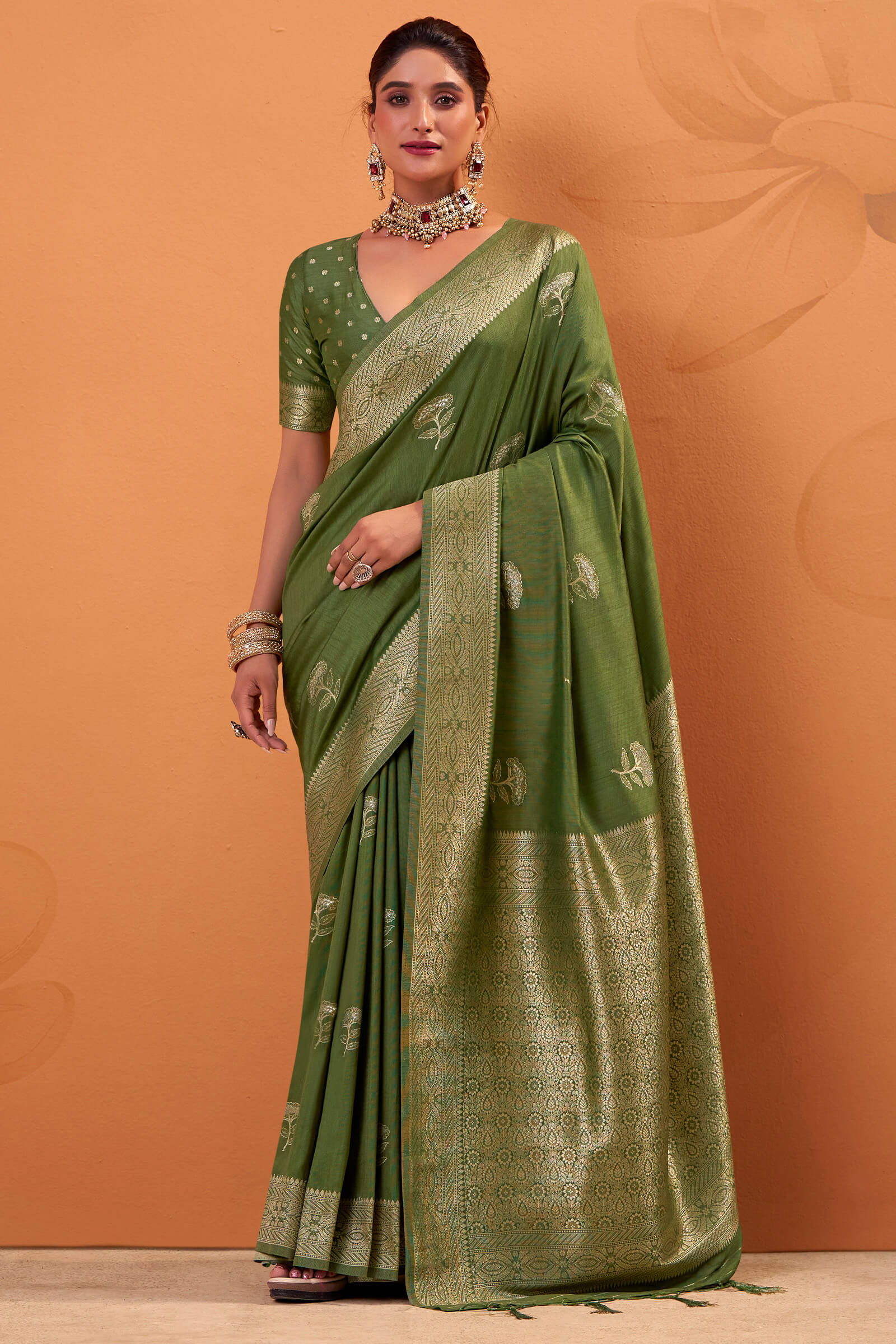 Capricious Dark Green Banarasi Tussar Silk Saree With Engrossing Blouse Piece